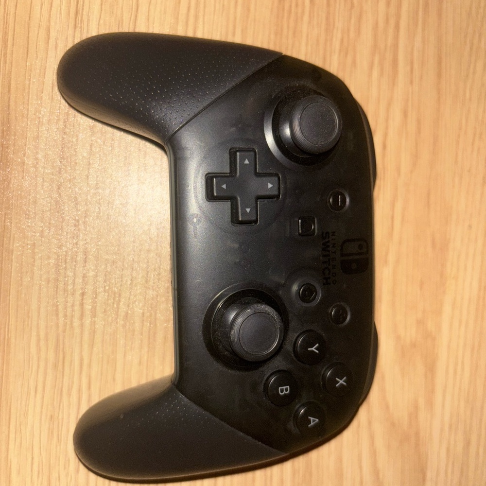 Nintendo Switch Pro Controller - Sleek Black